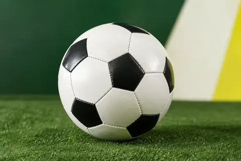 Ballon de football adidas Tango Glider blanc et noir, taille 5, avec coutures visibles
