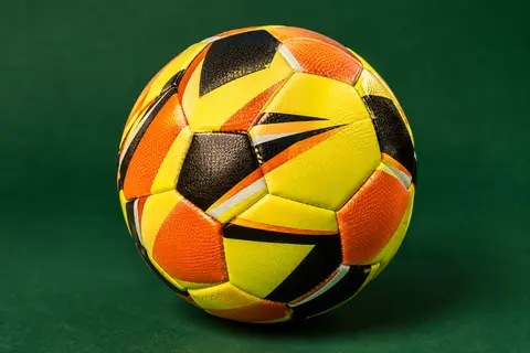 Ballon de football Mitre Impel taille 4 jaune, orange et noir à surface texturée