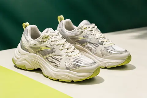 Paire de baskets PUMA Cilia Mode pour femme, avec tige en mesh, empiècements synthétiques et semelle épaisse