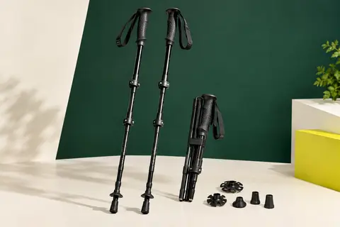 Paire de bâtons de randonnée pliants noirs avec clip de réglage et accessoires interchangeables